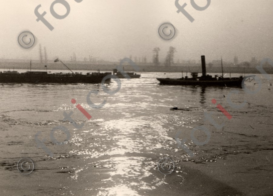 Schifffahrt auf dem Rhein II (foticon-duesseldorf-0022.jpg)
